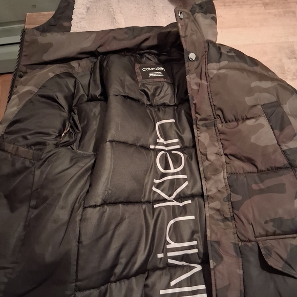 Calvin Klein Men's Black and Brown Camouflage Puffer Jacket - Picture 1 of 3